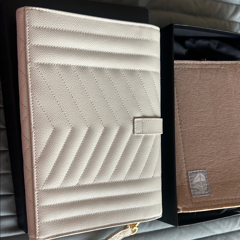 Elegant Cream Quilted Clutch - Picture 5 of 10